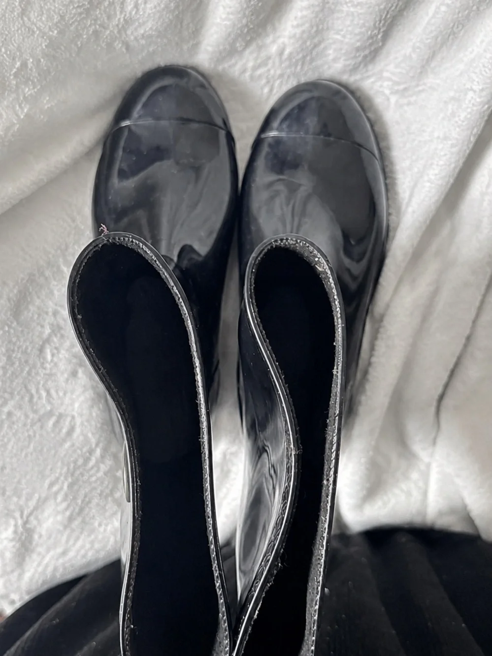 UGG Sienna Black Glossy Waterproof Mid-Calf Rain Boots Women’s Size 8